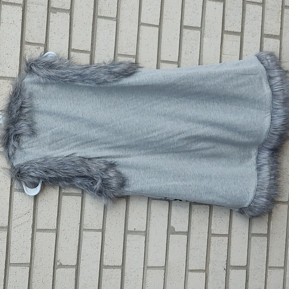 Gray Vest/Fur - Picture 8 of 10